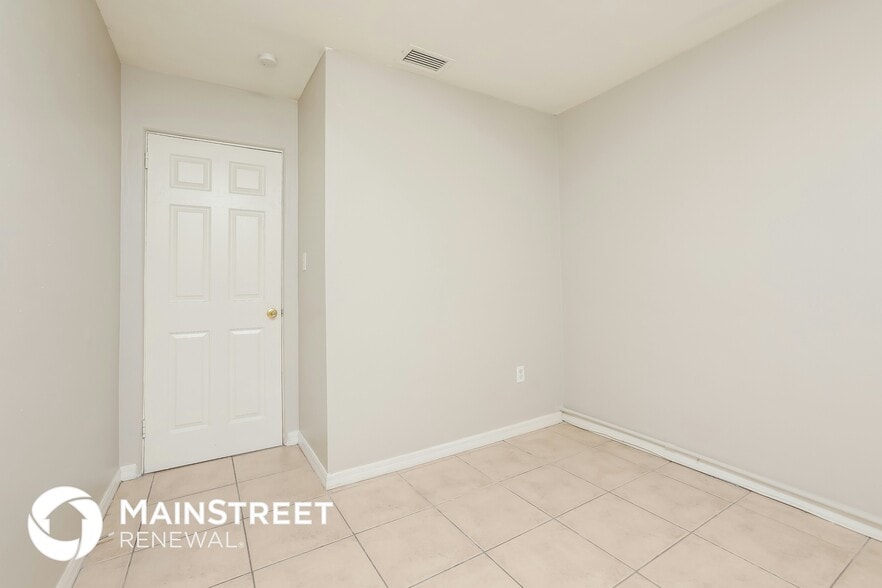 Building Photo - 411 S Bay Ave