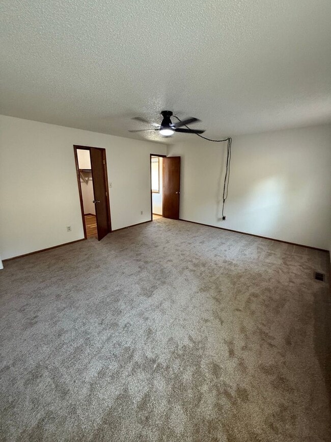 Building Photo - 6840 Delmonico Dr