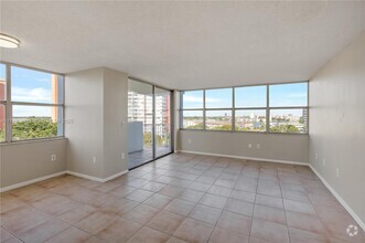 Building Photo - 1300 NE Miami Gardens Dr