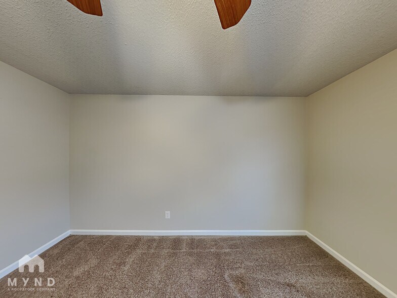 Building Photo - 6132 Hickory Ln Dr
