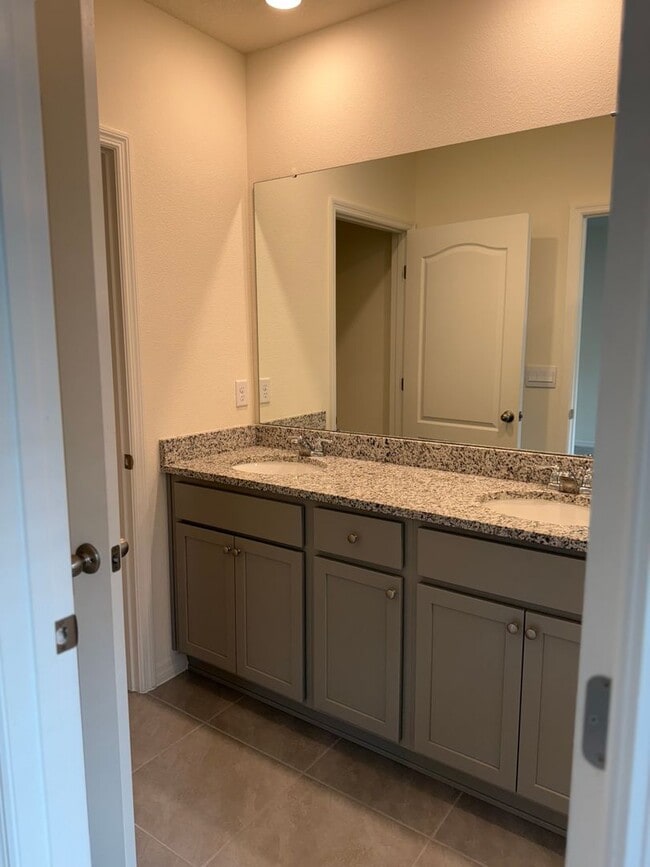 Building Photo - 2642 Angel Falls Dr