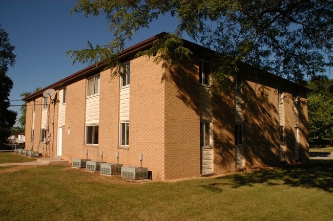 Building Photo - 51st Street 8 Families