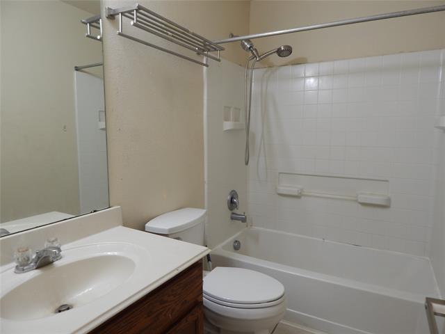 Building Photo - 2865 Laurel Oak Dr
