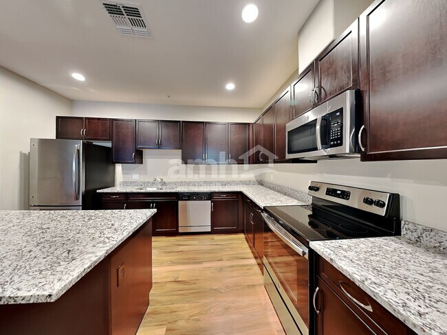 Building Photo - 20785 W Maiden Ln
