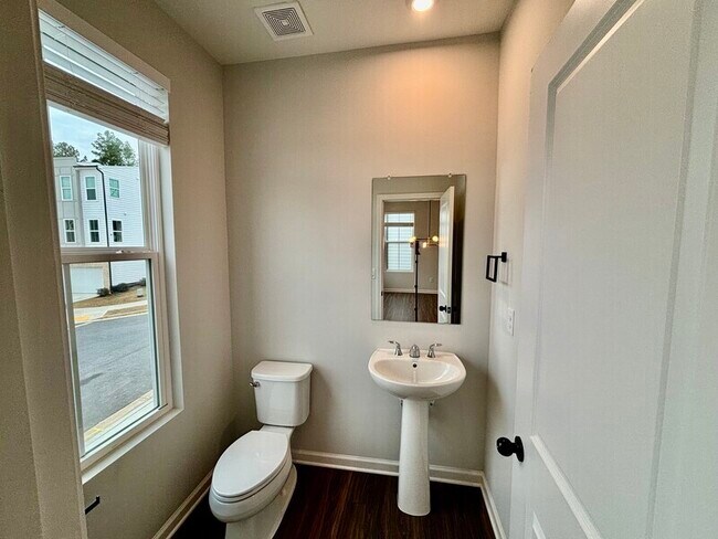 Building Photo - 1465 Creekside Cir NW