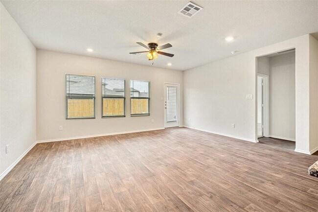 Building Photo - 204 Lily Pond Trl
