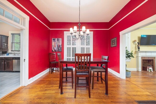 Building Photo - Charming Lakebottom Bungalow with Historic...