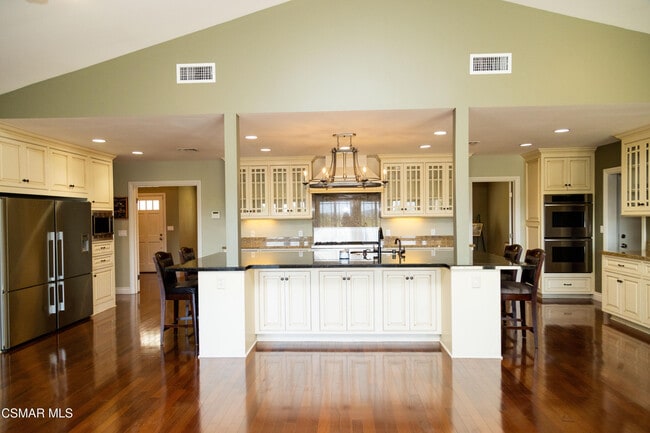 Building Photo - 385 Somerset Cir