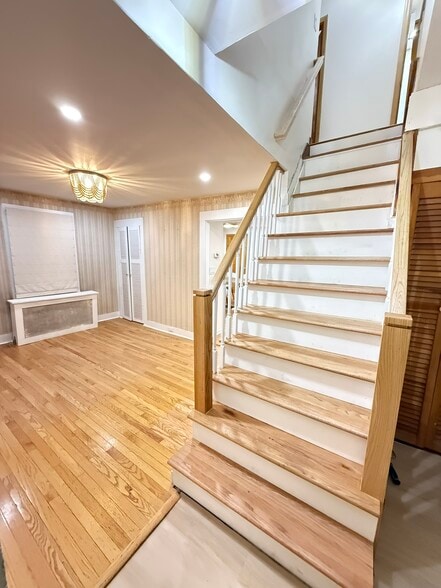 Building Photo - 287 Bacon St