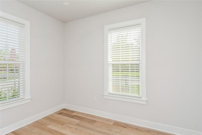 Building Photo - 701 Halcyon Ln