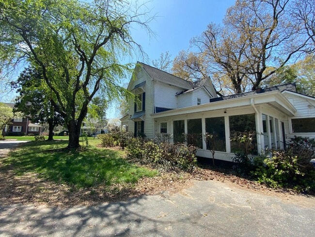 Building Photo - Lawn Care Included!!