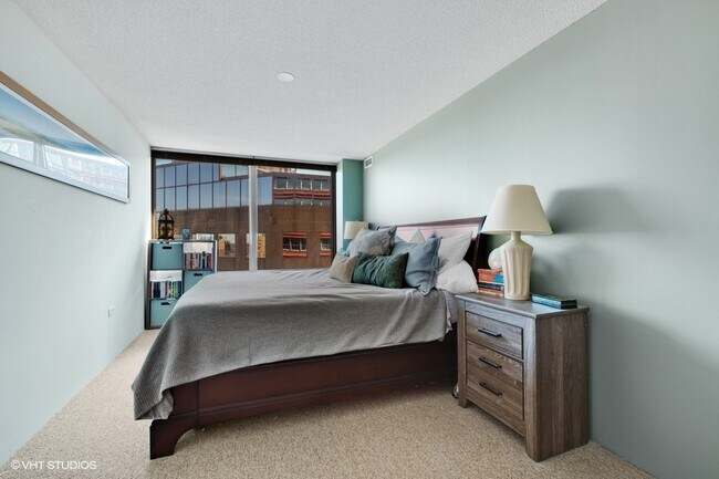 Building Photo - 800 Elgin Rd