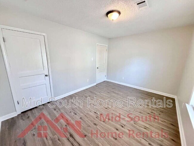 Building Photo - 2622 Whitman Ave