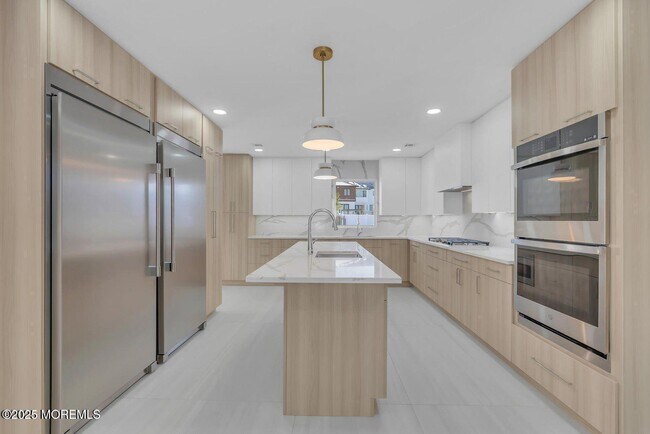 Building Photo - 1 Robin Dr