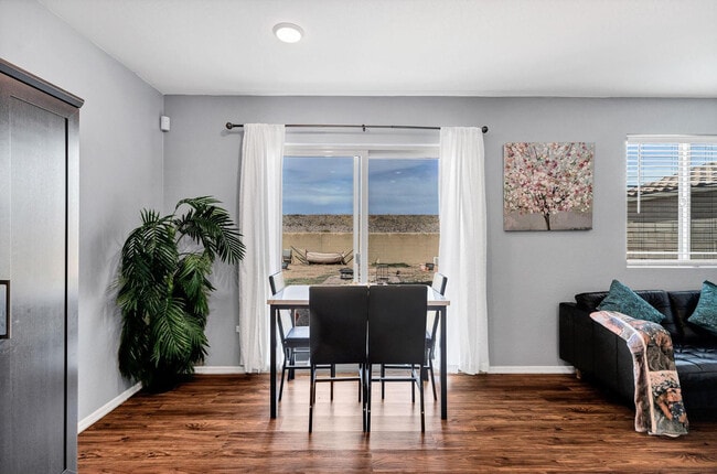 Building Photo - 30517 N Oak Dr