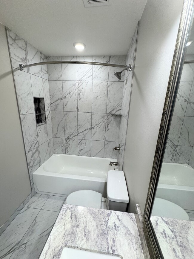 Building Photo - 116 Montrose Dr