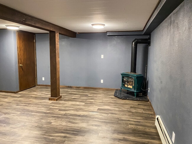 Downstairs living space - 1606 S Lake Irving Dr SW