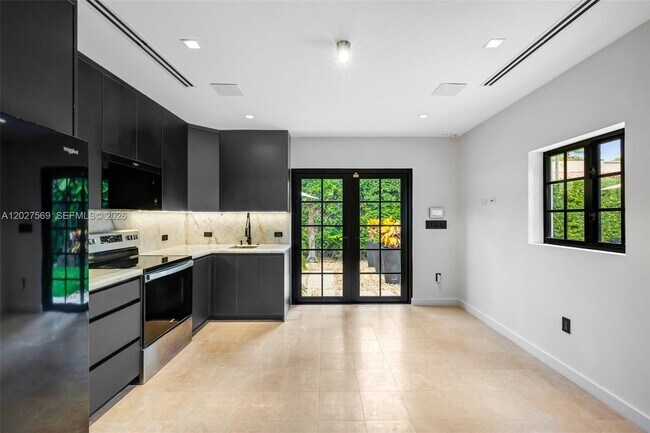 Building Photo - 1225 Alhambra Cir