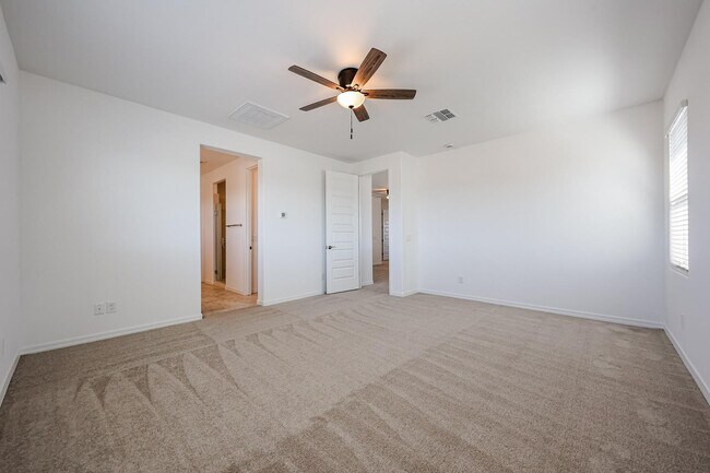 Building Photo - 7677 W Smoketree Dr