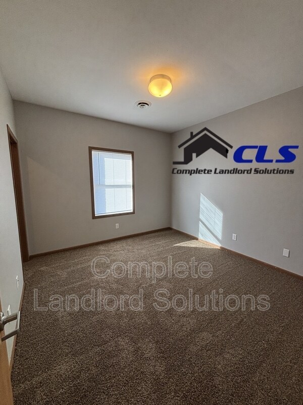 Building Photo - 1400 North Ave