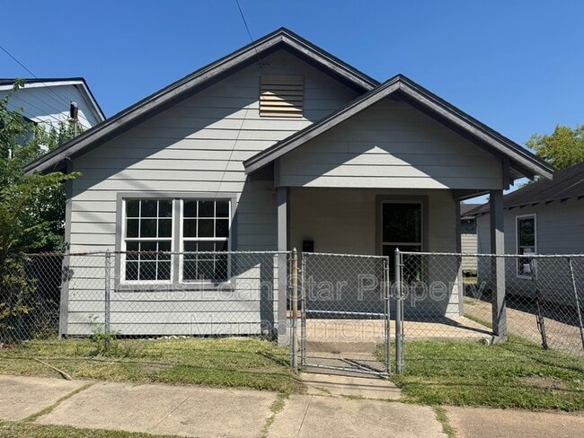 Primary Photo - 3231 Holman St