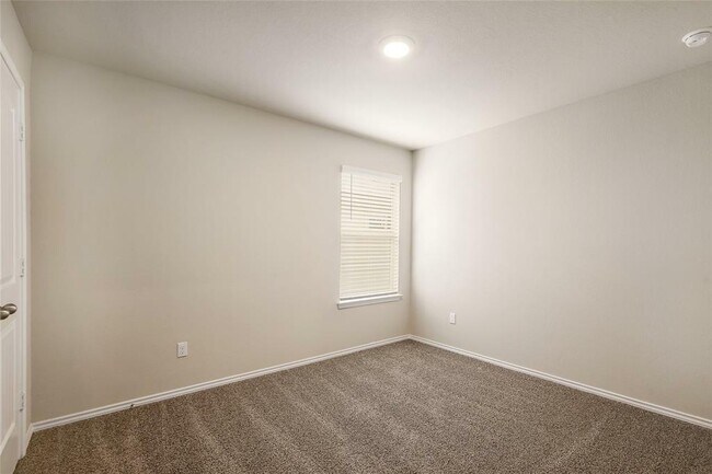 Building Photo - 401 Yemen Rd