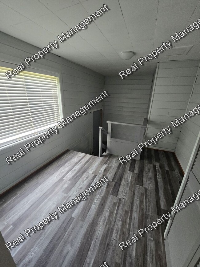 Building Photo - Two Bedroom Ranch