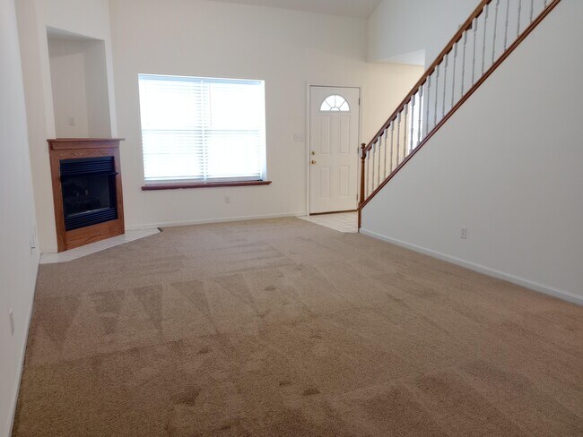Building Photo - 1724 Louise Cir