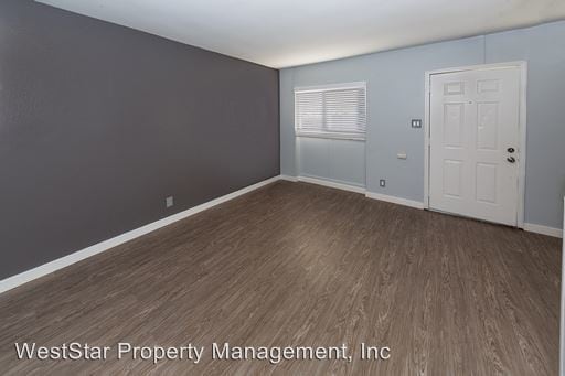 Building Photo - 1735 E 10th St