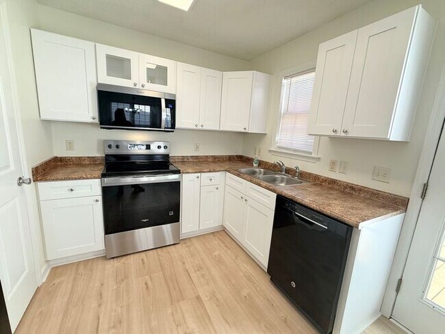 Building Photo - 1529 Crag Burn Ln