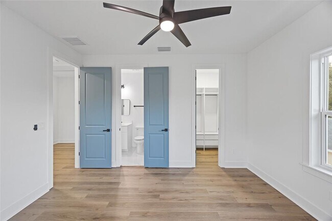 Building Photo - 3317 W Napoleon Ave