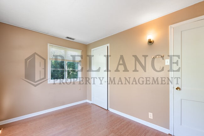 Building Photo - 749 N Westridge Dr