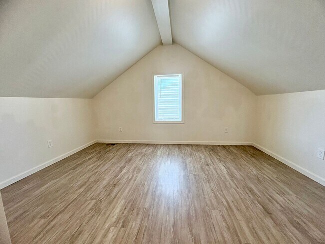 Building Photo - 518 E Cumberland St