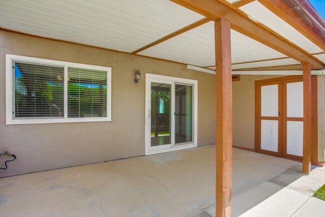 Building Photo - Single Story Duplex with Two Private Residences