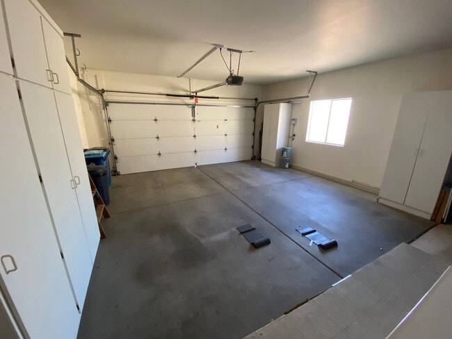 Building Photo - Wonderful 2 bed/2 bath home located in Summerlin