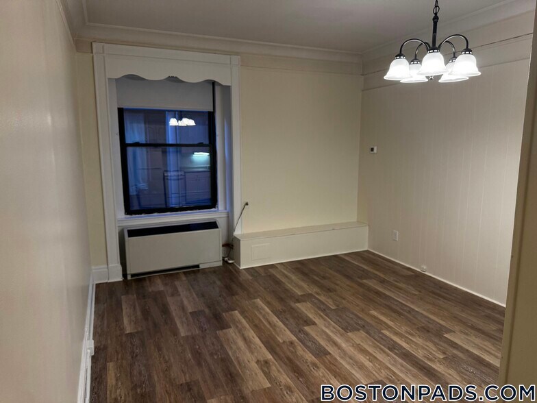 Building Photo - 62 Boylston St