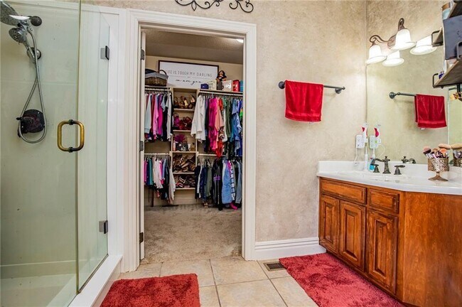 Building Photo - 1706 NW Autumn Ave