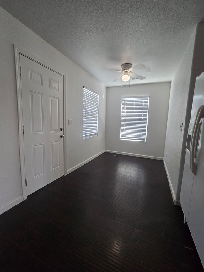Building Photo - 2 Br 1 Ba available Now