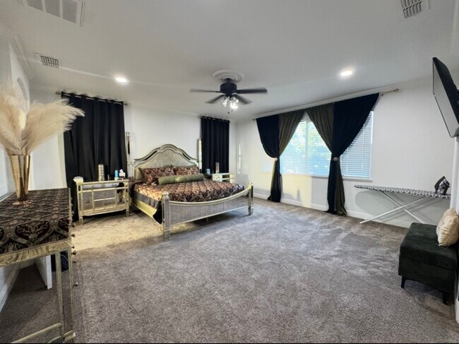 Building Photo - 9521 Shadowrock Way