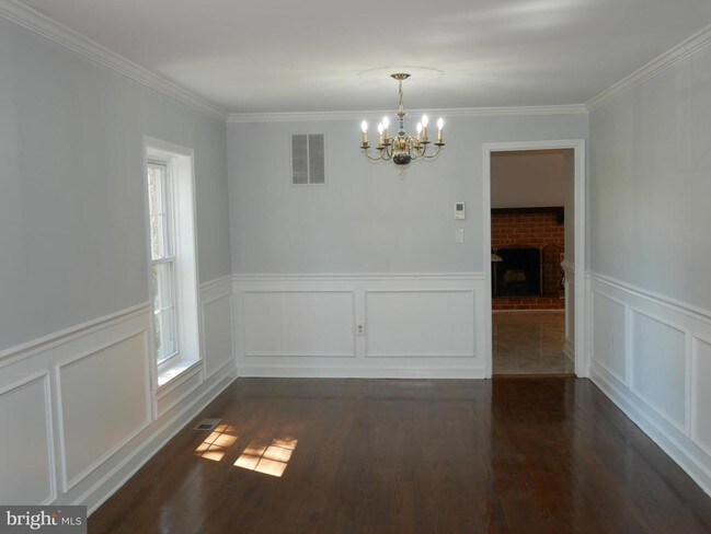 Building Photo - 3045 Federal Hill Dr