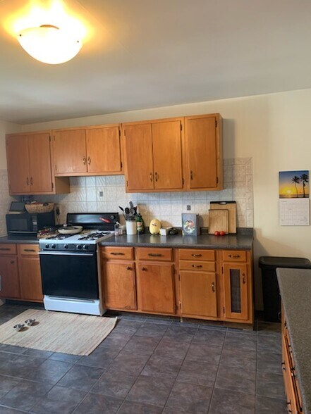 kitchen - 6651 Mitchell Ave