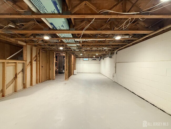 Building Photo - 6 Allison Dr