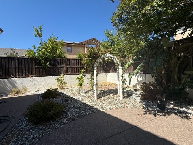 Building Photo - EPIC REA - Fully Renovated 5BR/3BA Home in Lone Tree Estates