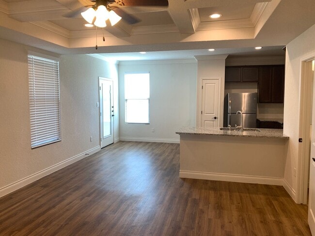 Building Photo - 3/2.5/1.5 Duplex /Easy access to I-35 / Fridge, Washer, Dryer / Fenced in yard / NBISD