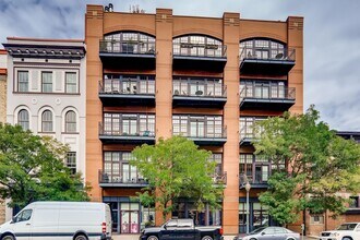 Building Photo - 3 Bedroom 2 Bath Loft Living At It's Finest In LODO! Wireworks Building