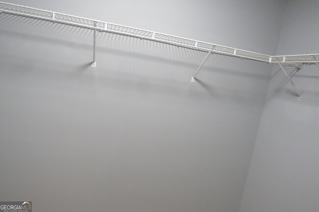 Building Photo - 2060 Bedford Ct