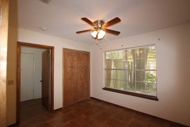 Building Photo - Beautiful 3 bedroom 2 bath home in the hea...