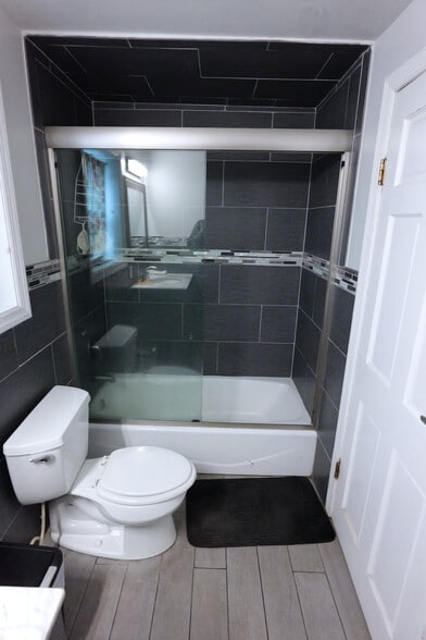 Building Photo - 245 Ferry St