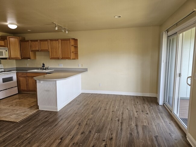 Building Photo - 66-449-178 Waialua Beach Rd