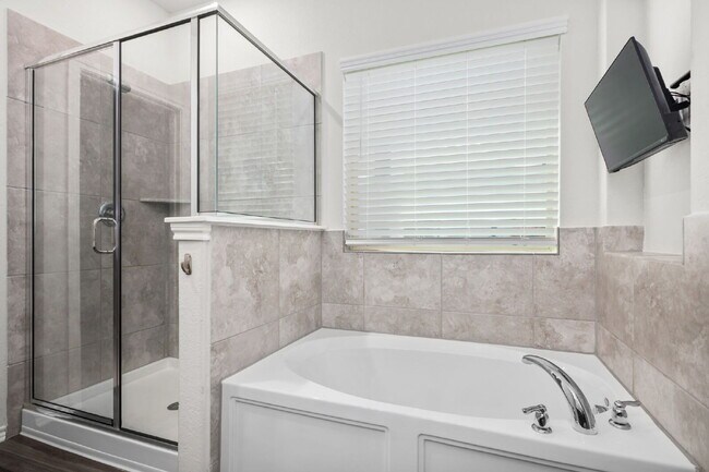 Building Photo - "Charming 3-Bed, 2-Bath Oasis with 1,753 S...